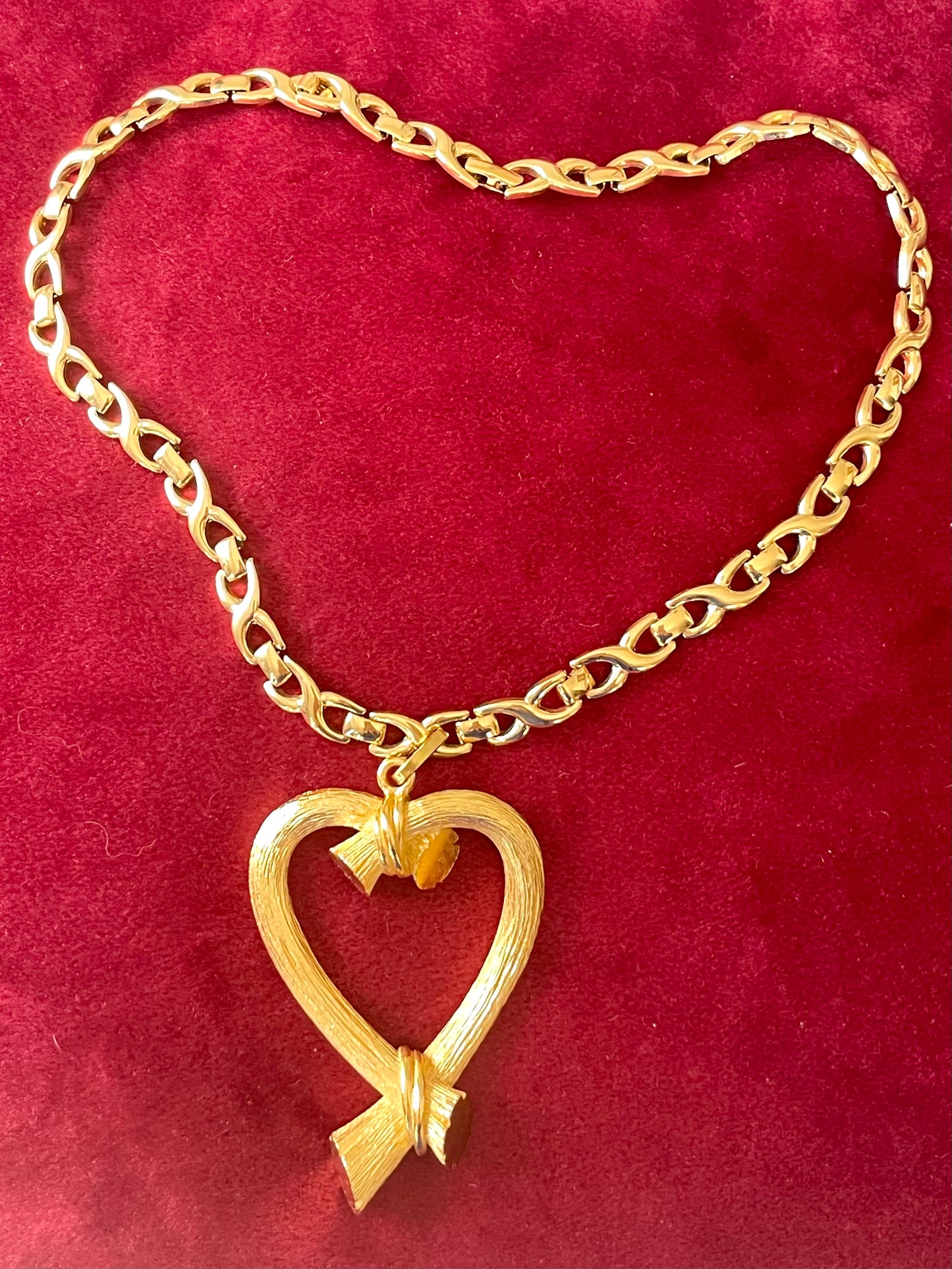 Vintage Escada Colgante Dorado Corazón Monet Collar