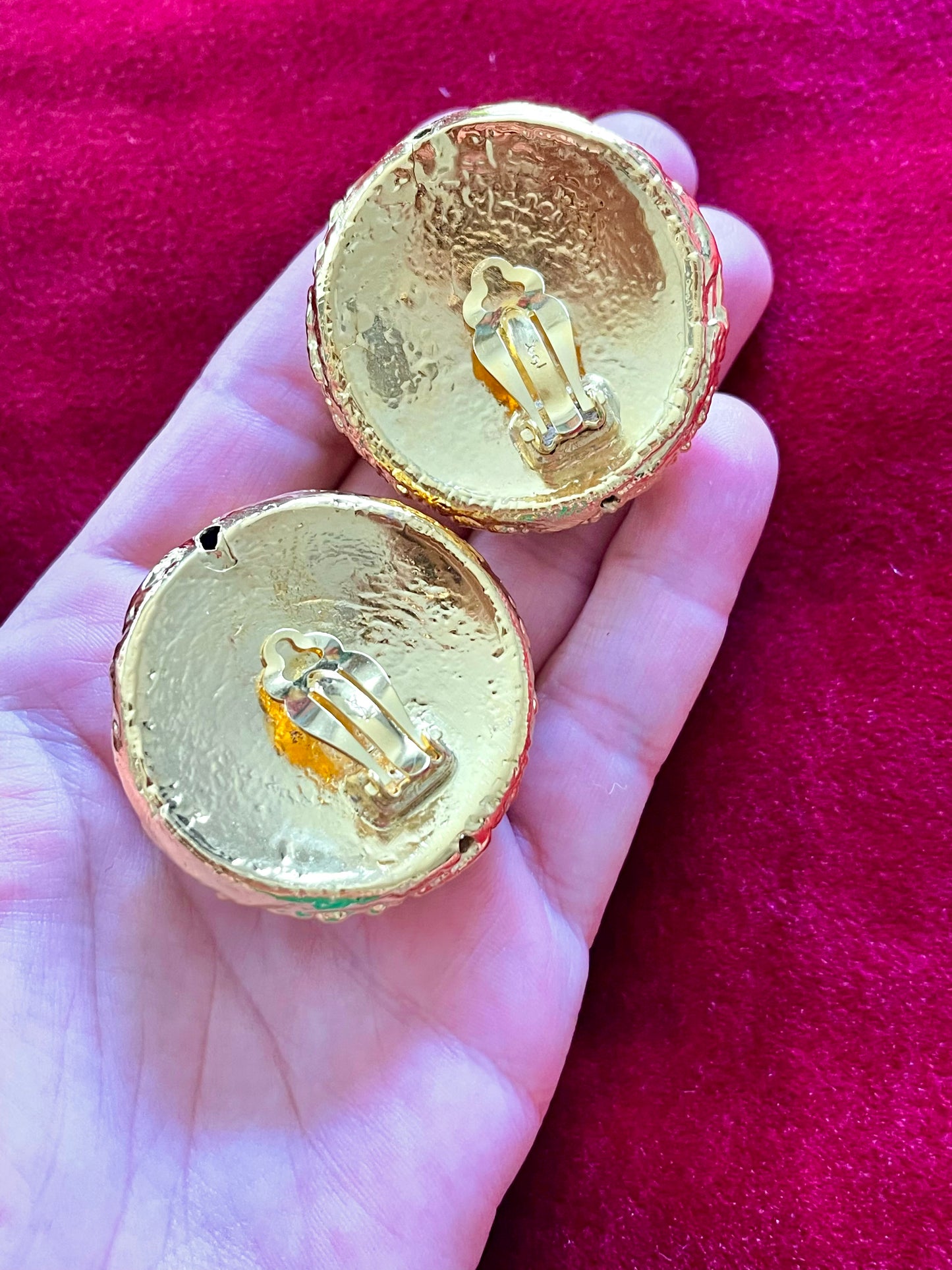 Pendientes de botón dorados vintage de los años 80 de Yves Saint Laurent, reciclados, 18 kg
