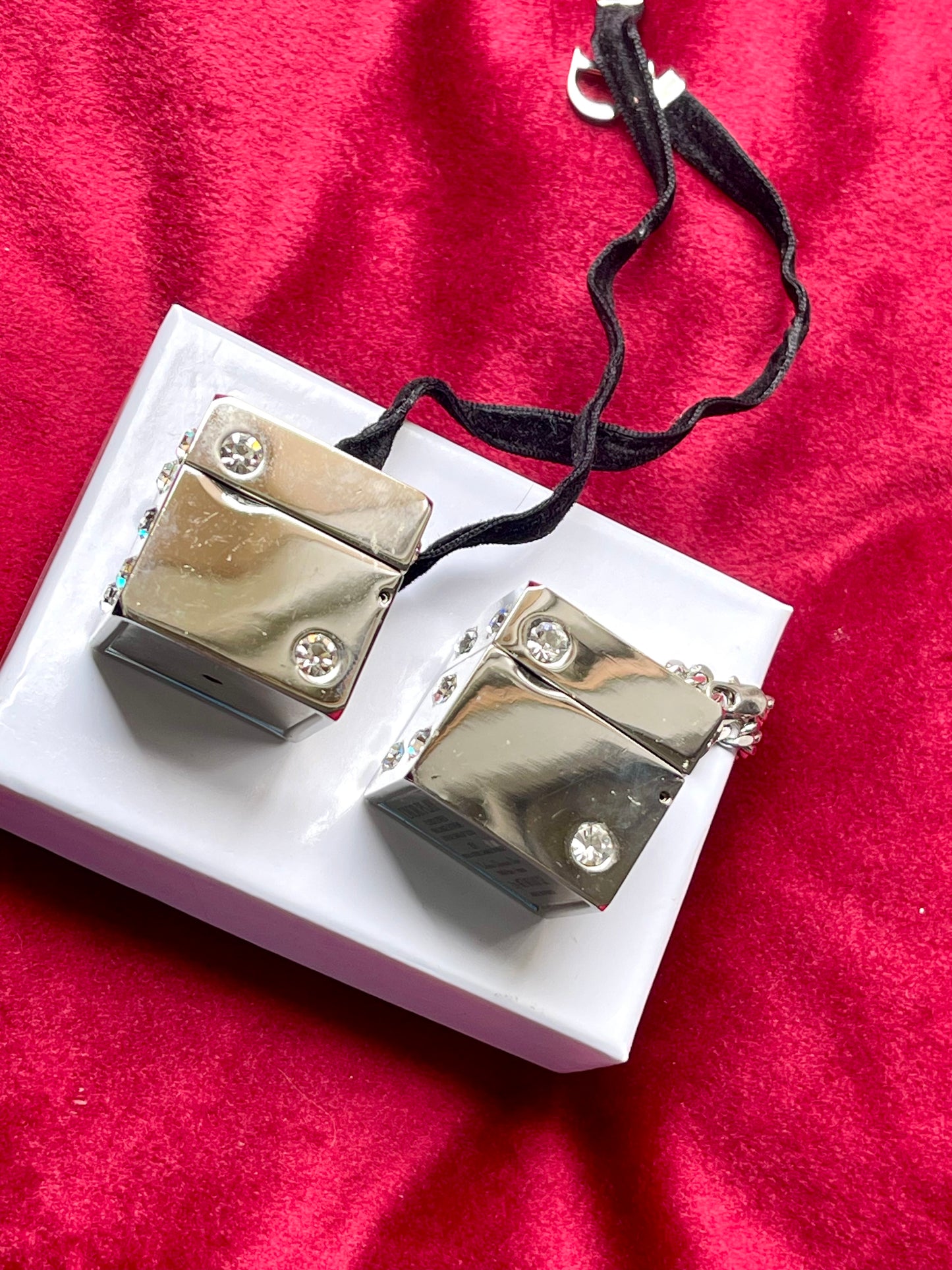 View of velvet strap attached to the sealed compartment of the charm Dior Play vintage 2000