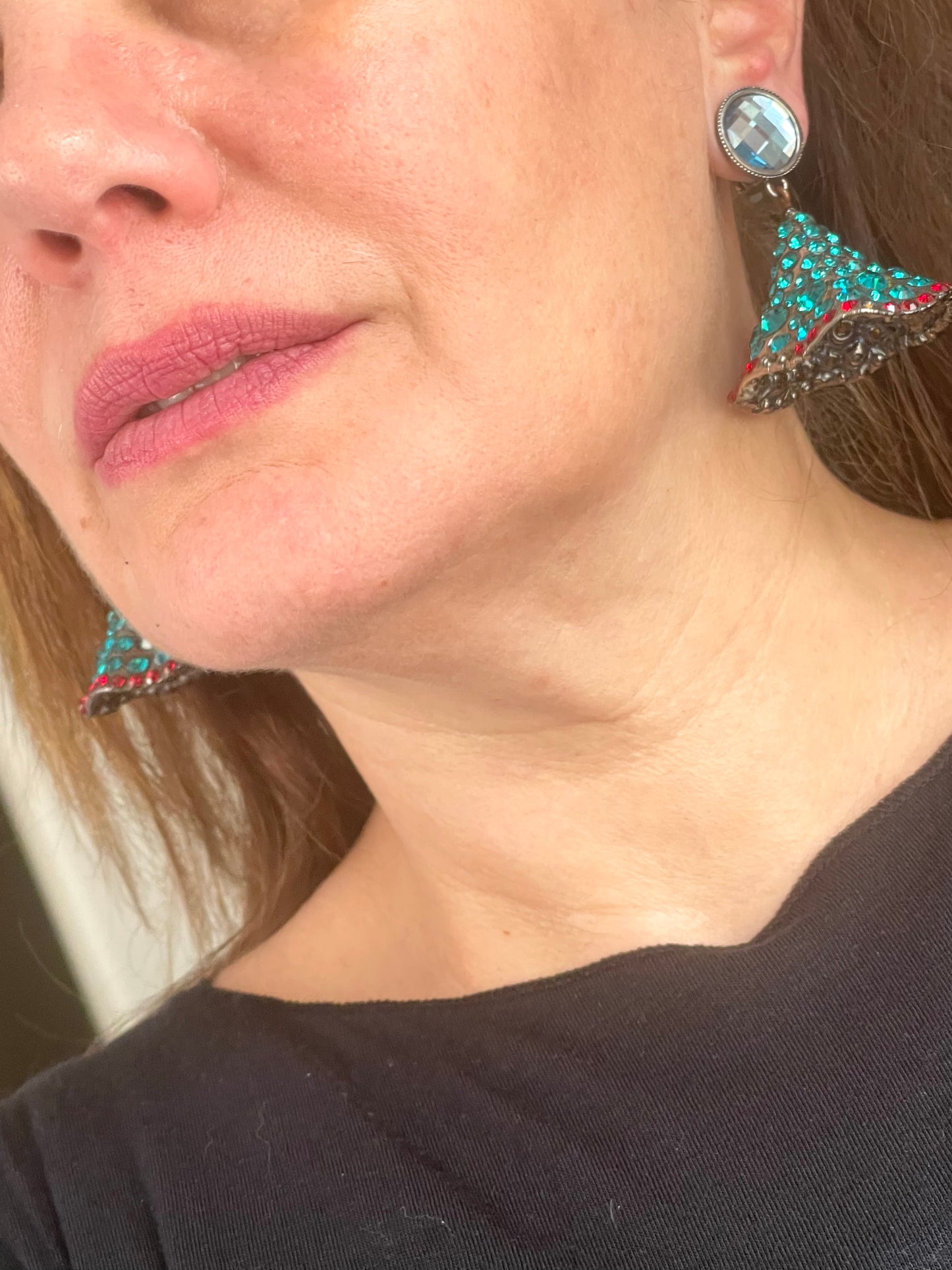 Pendientes vintage Yves Saint Laurent Rive Gauche con pedrería turquesa y roja, firmados, raros.