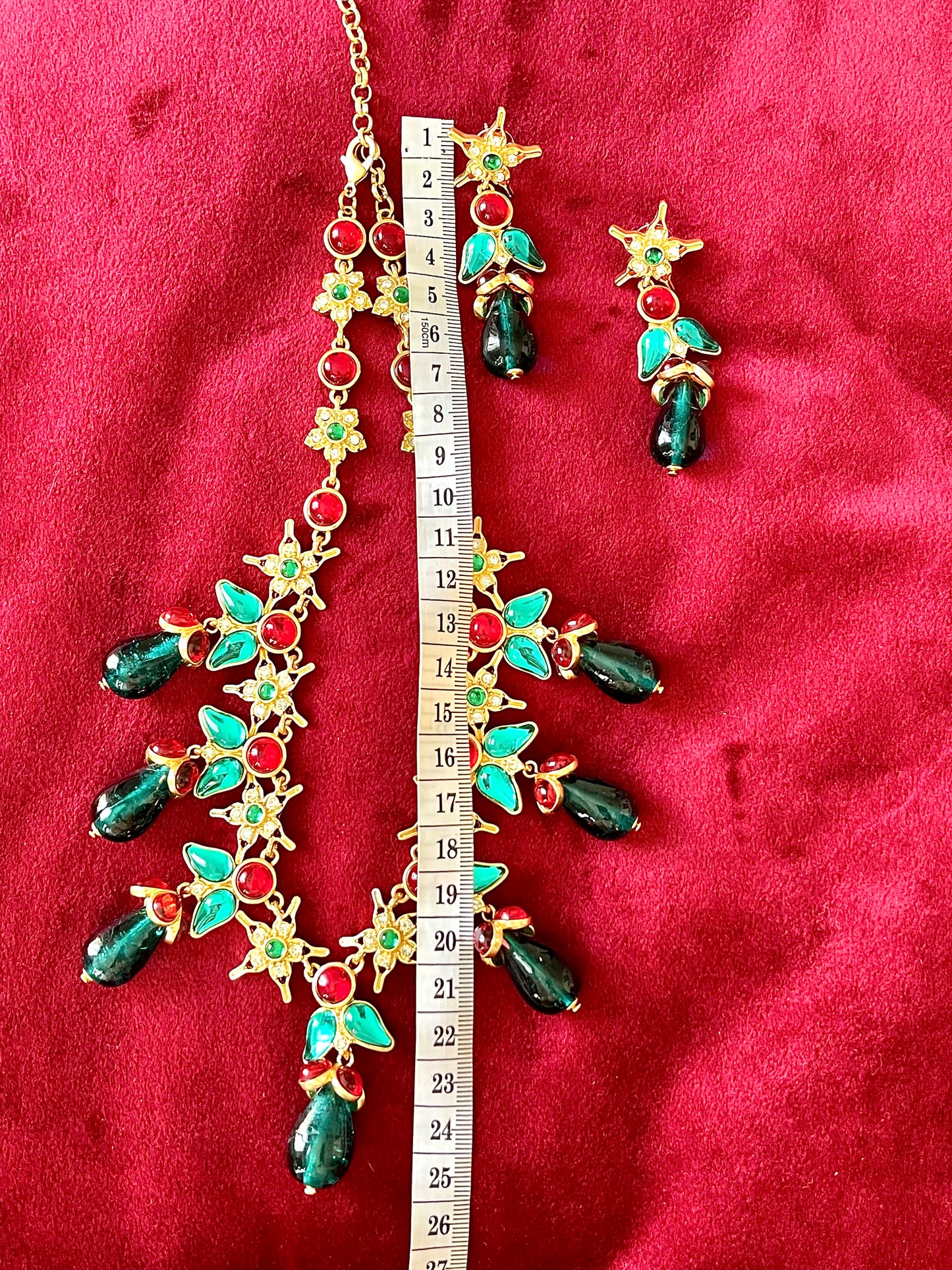 Measurements of Star design statement jewelry set glass , resin and gold plated metal , style Yves Saint Laurent Dior Oscar De La Renta clip on earrings necklace new costume jewelry