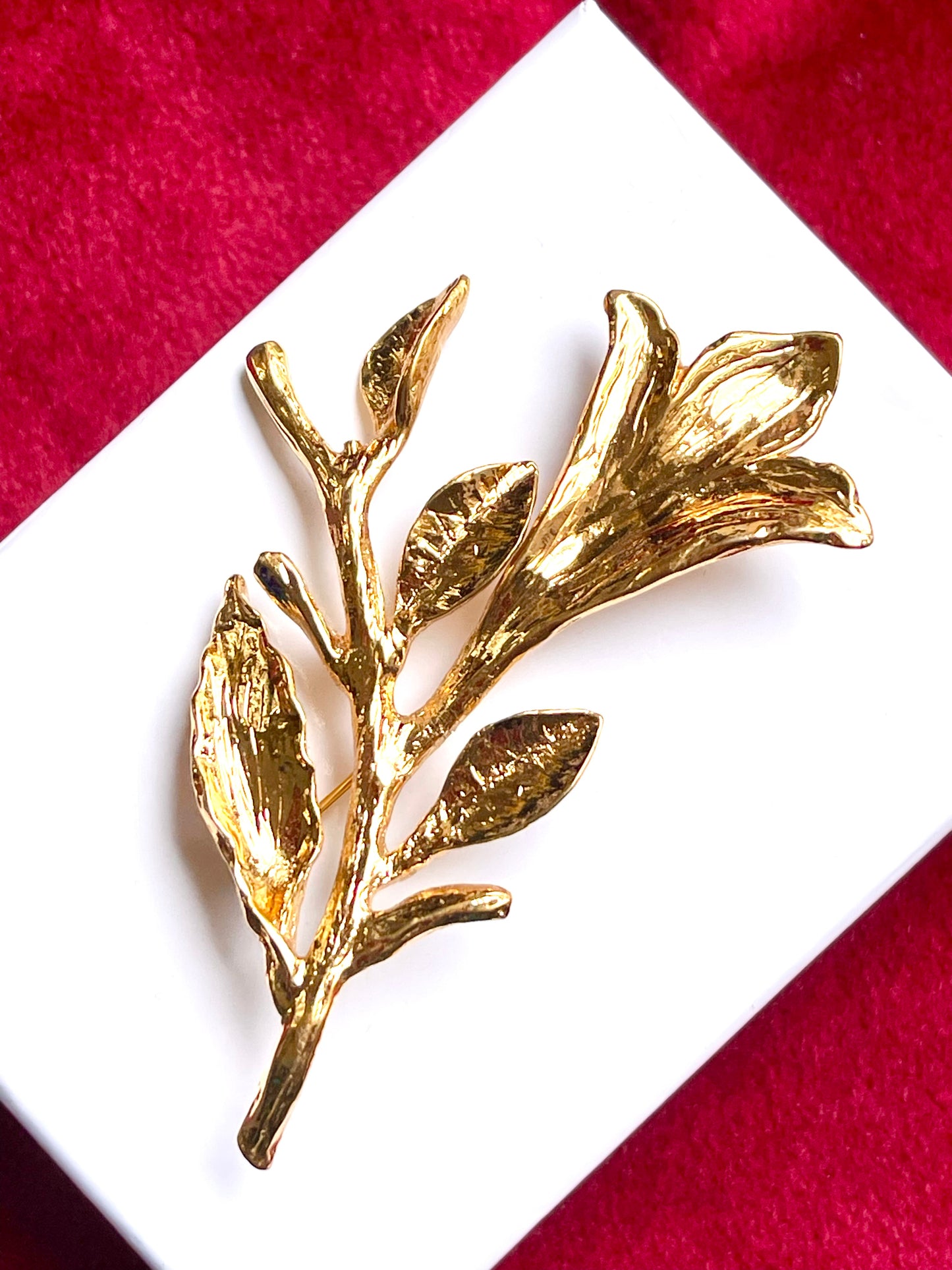 Rare Vintage GoldToned Floral Brooch – 1980s/90s Nature Inspired Collector’s Piece