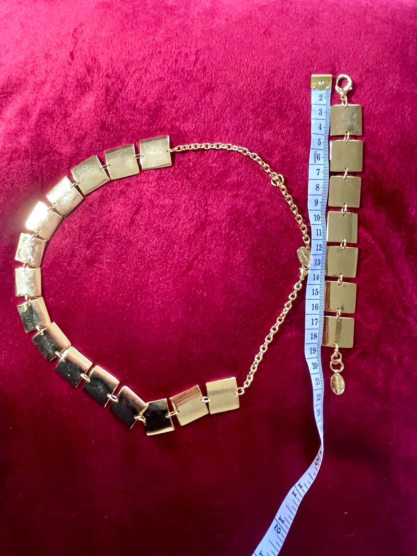 Dimensions of bracelet Close up of Iconic Paco Rabanne vintage gold plated jewelry set , bracelet- necklace refurbished 18KG using a measuring tape