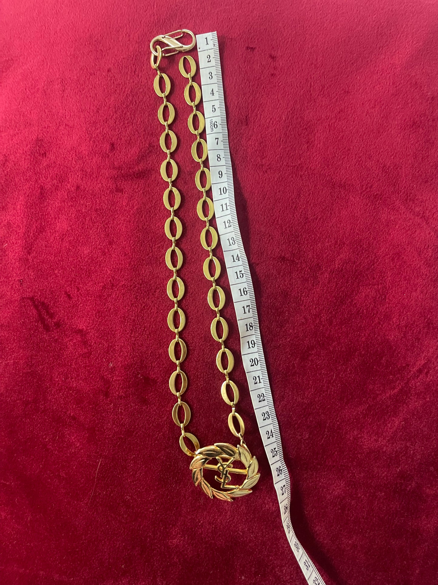 Pendentif porte-foulard vintage restauré 18 kg Yves Saint Laurent