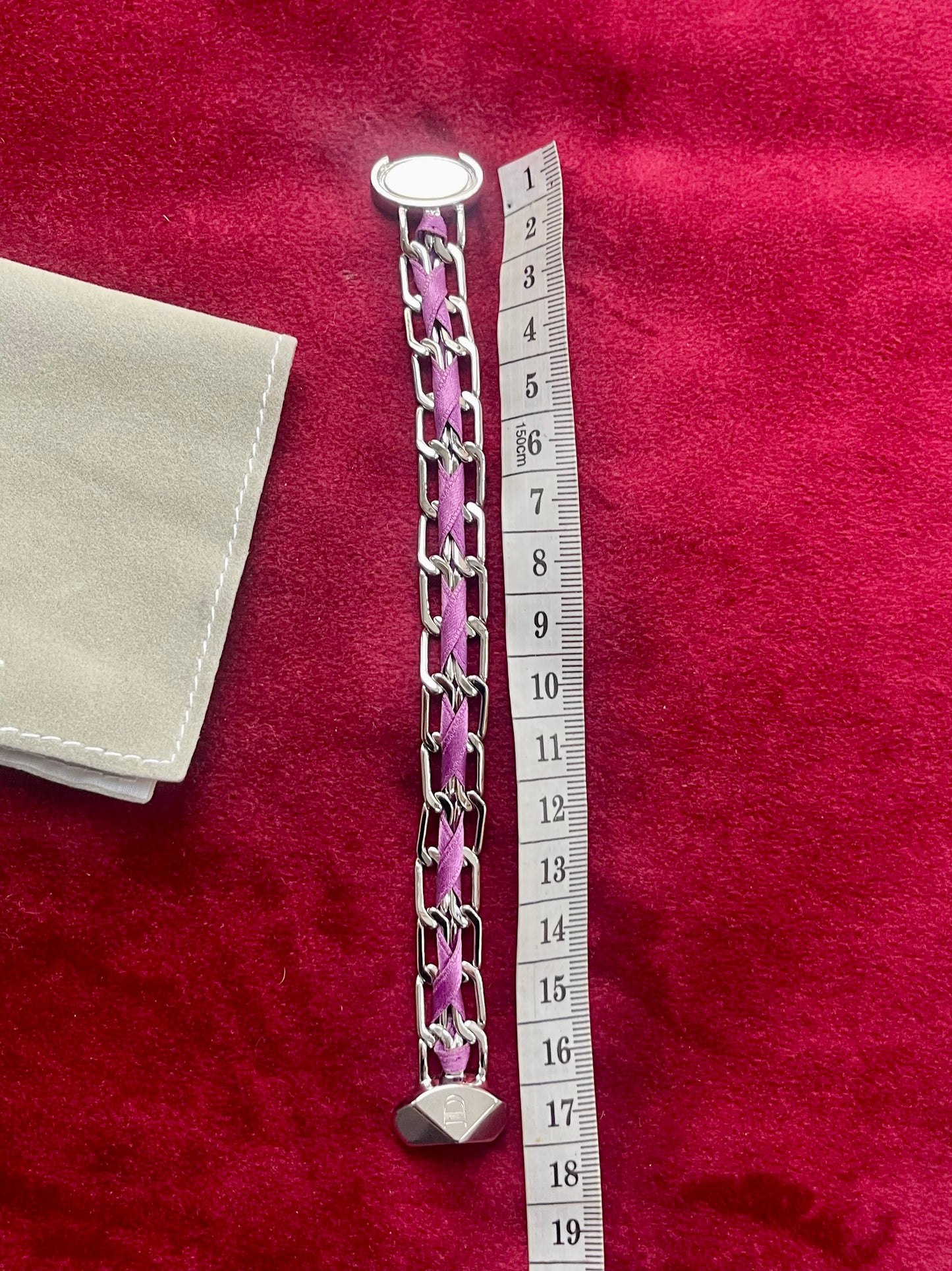 Gourmet chain Dior bracelet for thin wrists 17 cm with measuring tape against a red background