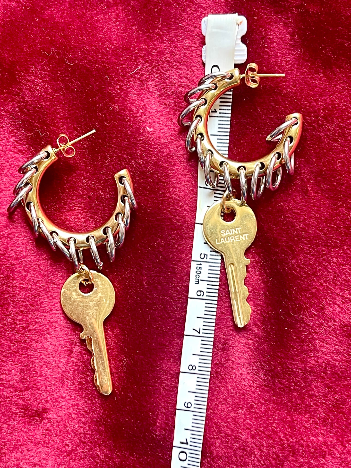Pendientes de aro modificados Saint Laurent Vintage Golden Keys