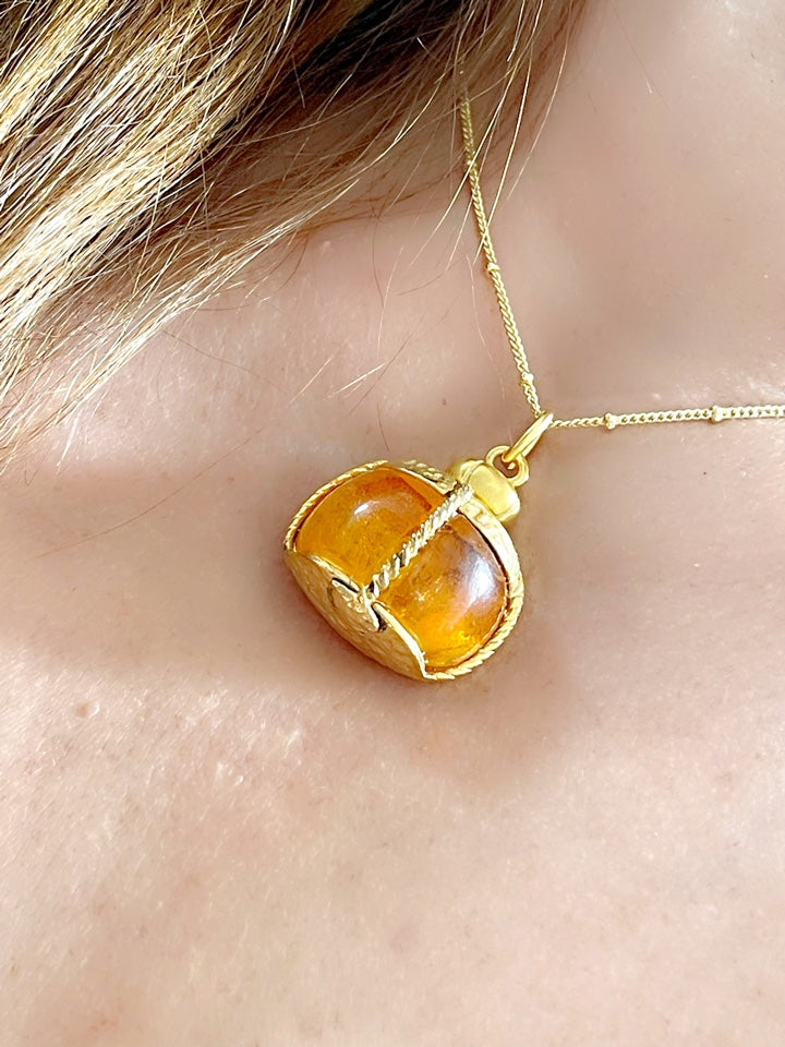 The Champagne Pendant From Yves Saint Laurent Parfums