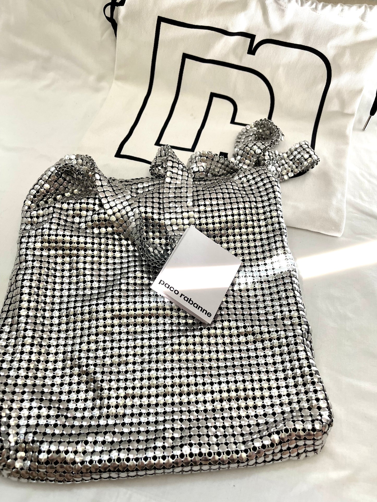 Bolso satchel grande Pixel Metal de Paco Rabanne