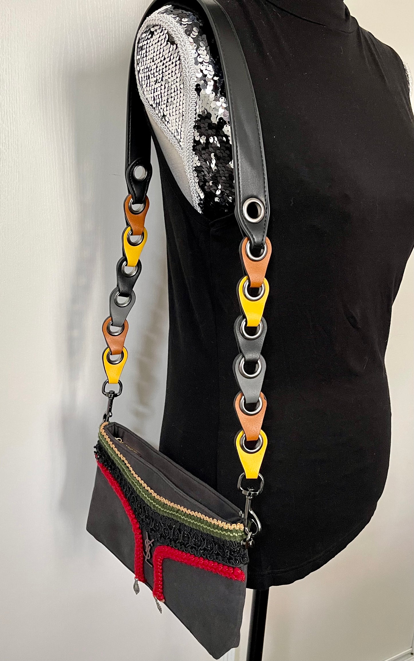 Bolso cruzado bohemio hecho a mano YSL con alfiler