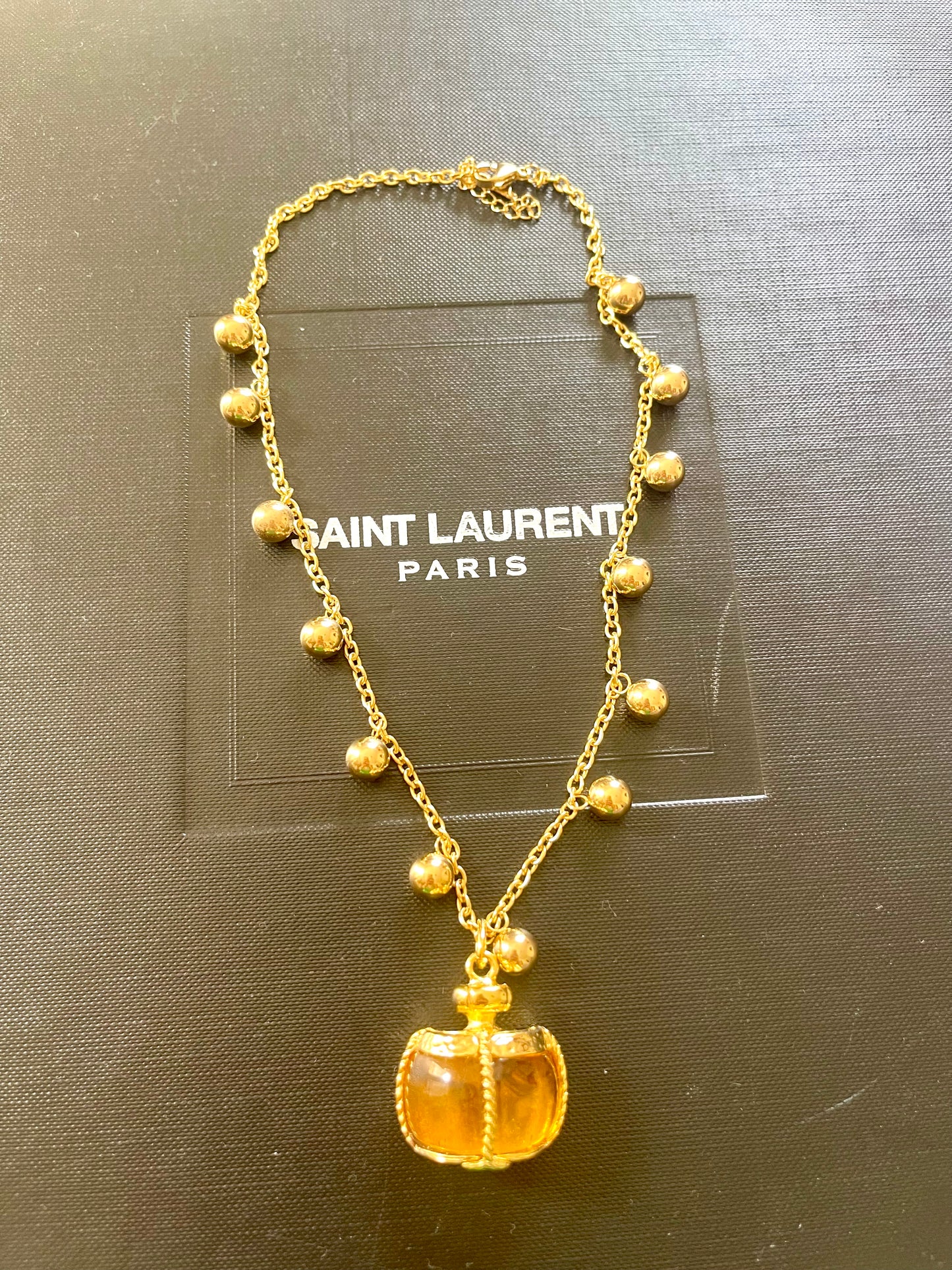 Pendentif Authentique Champagne Yves Saint Laurent Remis À Neuf Avec 18K