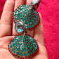 Pendientes vintage Yves Saint Laurent Rive Gauche con pedrería turquesa y roja, firmados, raros.