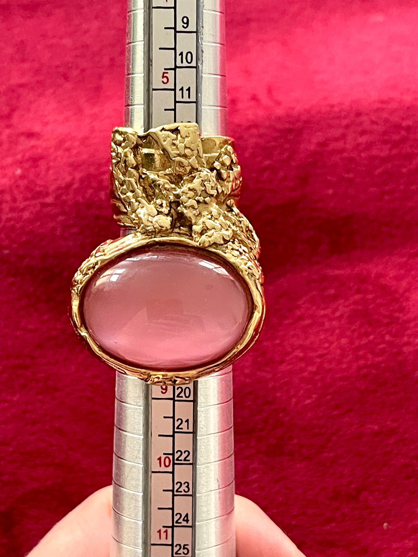 Anillo Arty dorado vintage con rosa de Yves Saint Laurent