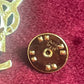 Gold Tone YSL Pin Yves Saint Laurent Unisexe Authentique vintage