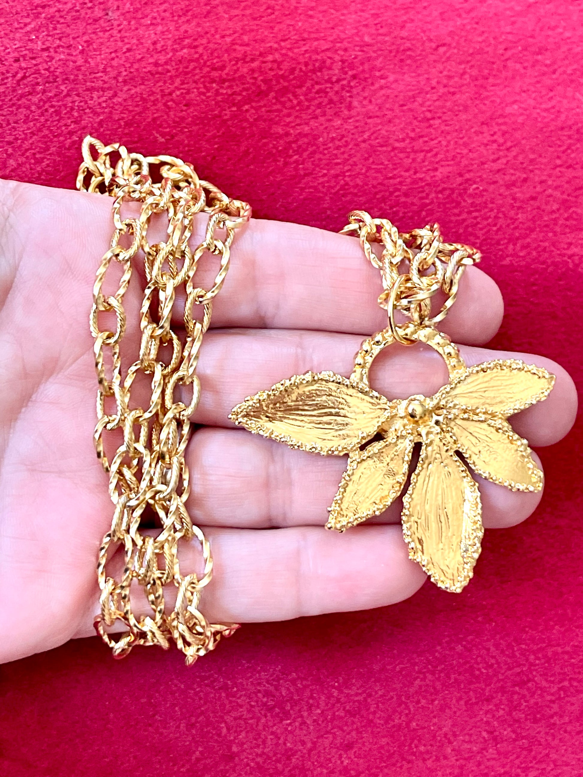 Chocker necklace Vintage 80’s Yves Saint Laurent Leaf Pendant authentic worn by model versatile adjustable design 