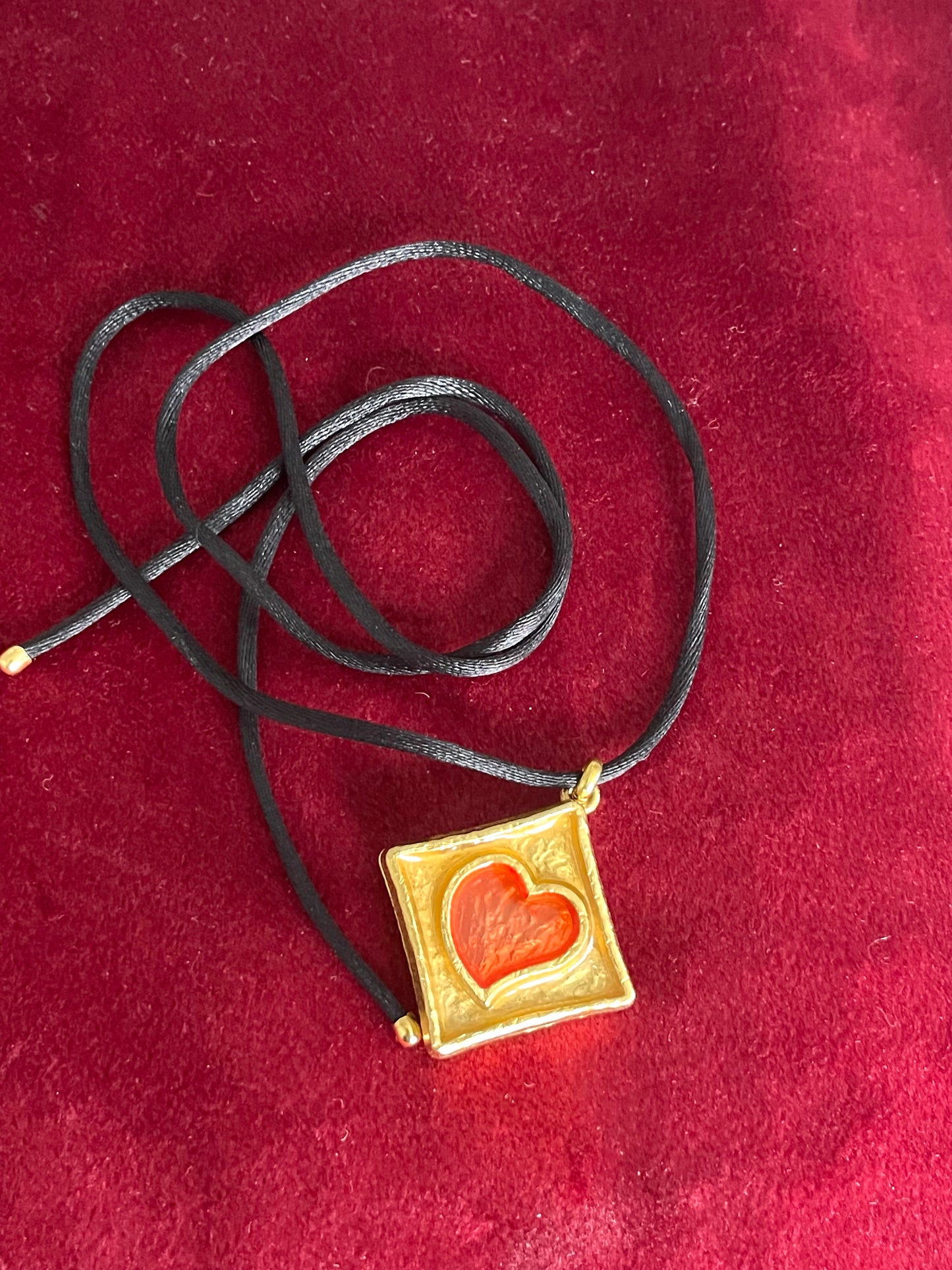 Collier pendentif YSL Orange Heart Solid Vintage Opium Parfum