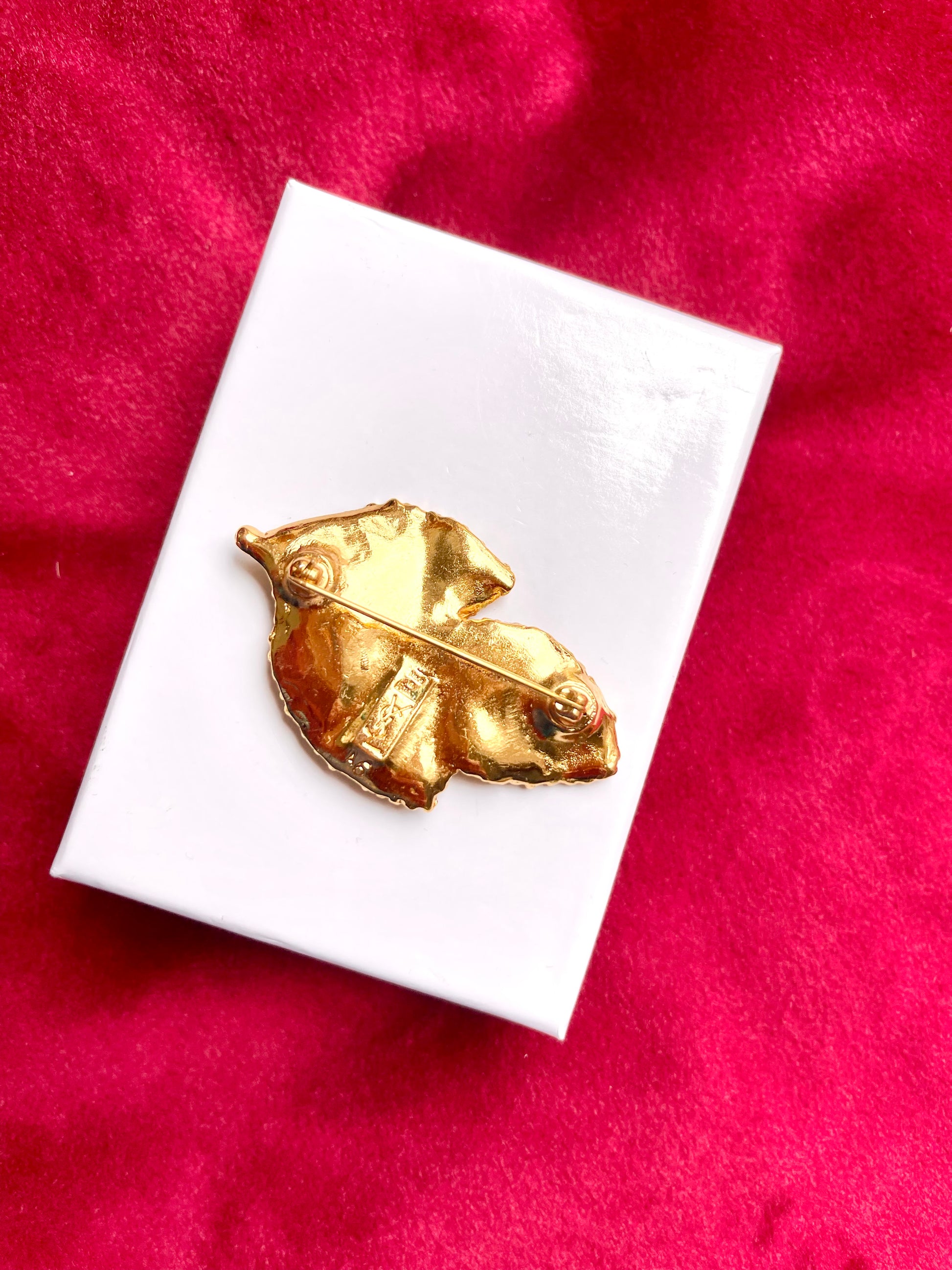 Back view authentic signature YSL made in France vintage gold tone leaf brooch collector item 80’s 90’s era