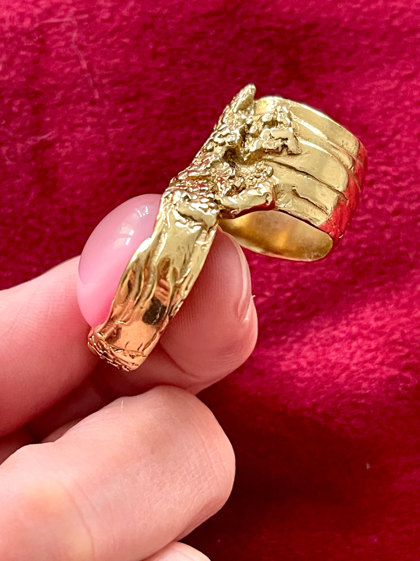 Anillo Arty dorado vintage con rosa de Yves Saint Laurent