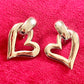 Pendientes Arty Hearts raros bañados en oro blanco