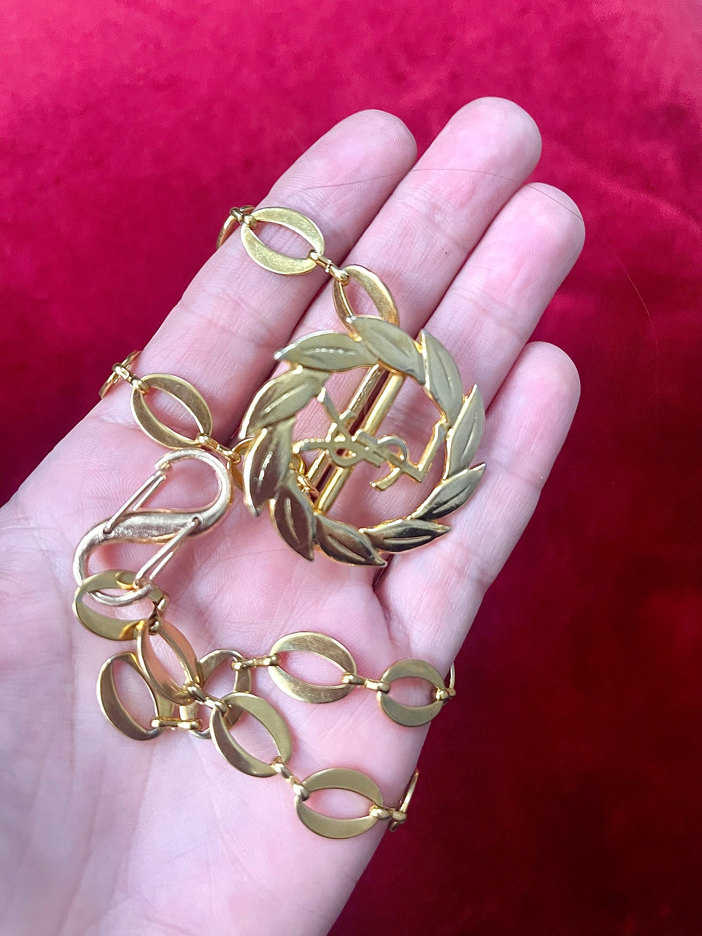 Pendentif porte-foulard vintage restauré 18 kg Yves Saint Laurent