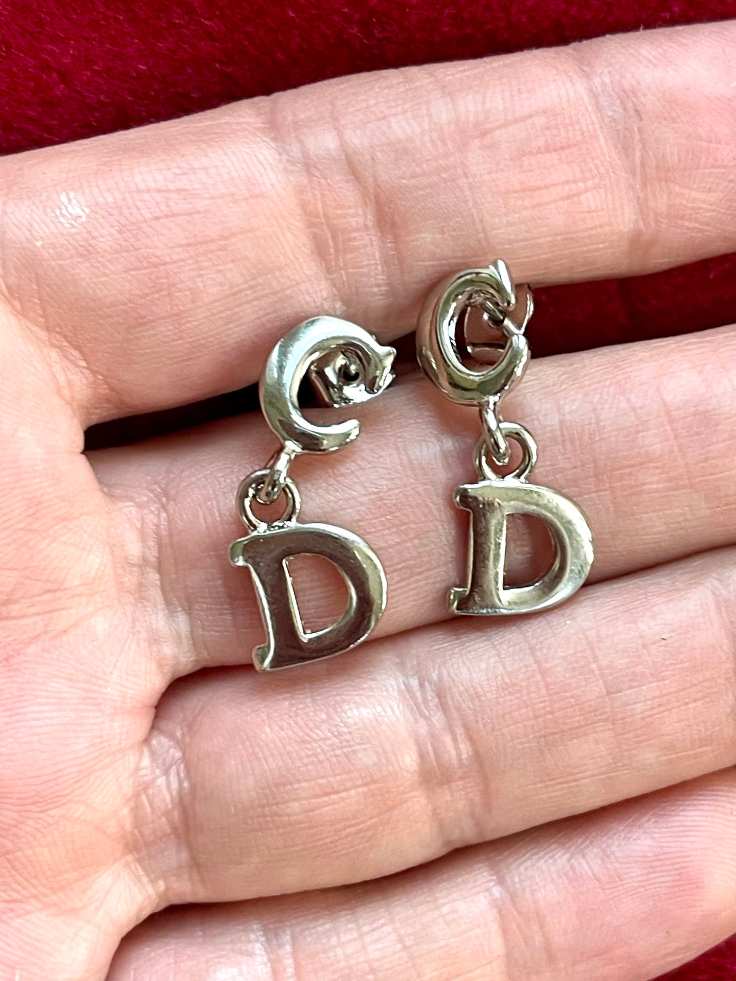 Pendientes vintage Christian Dior chapados en oro blanco de 18 kg