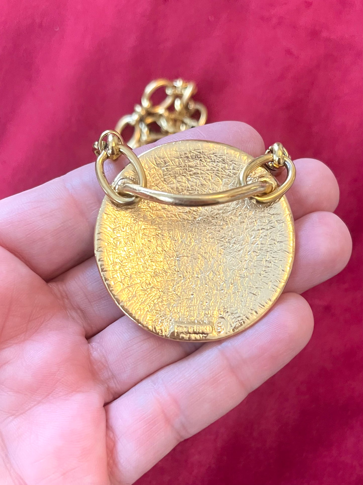 Collar de acero con porta bufandas vintage de Yves Saint Laurent: auténtica joyería reutilizada