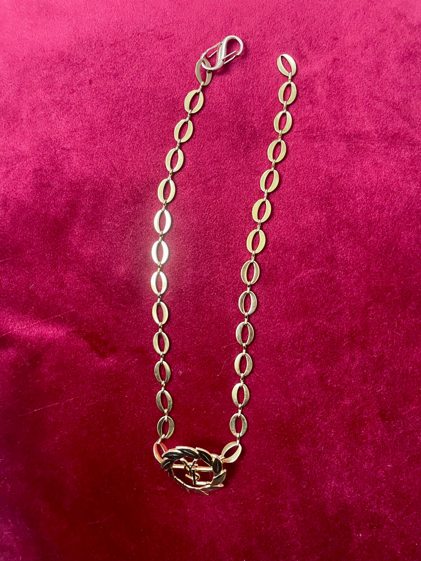 Pendentif porte-foulard vintage restauré 18 kg Yves Saint Laurent