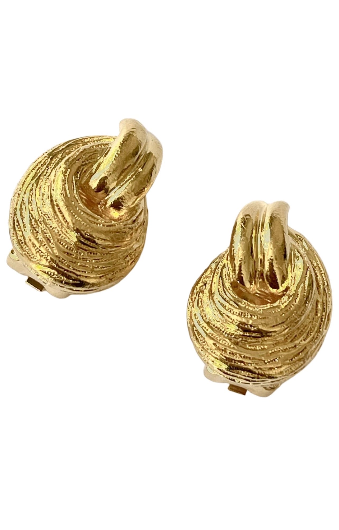 Pendientes vintage Christian Dior chapados en oro de 18 quilates.