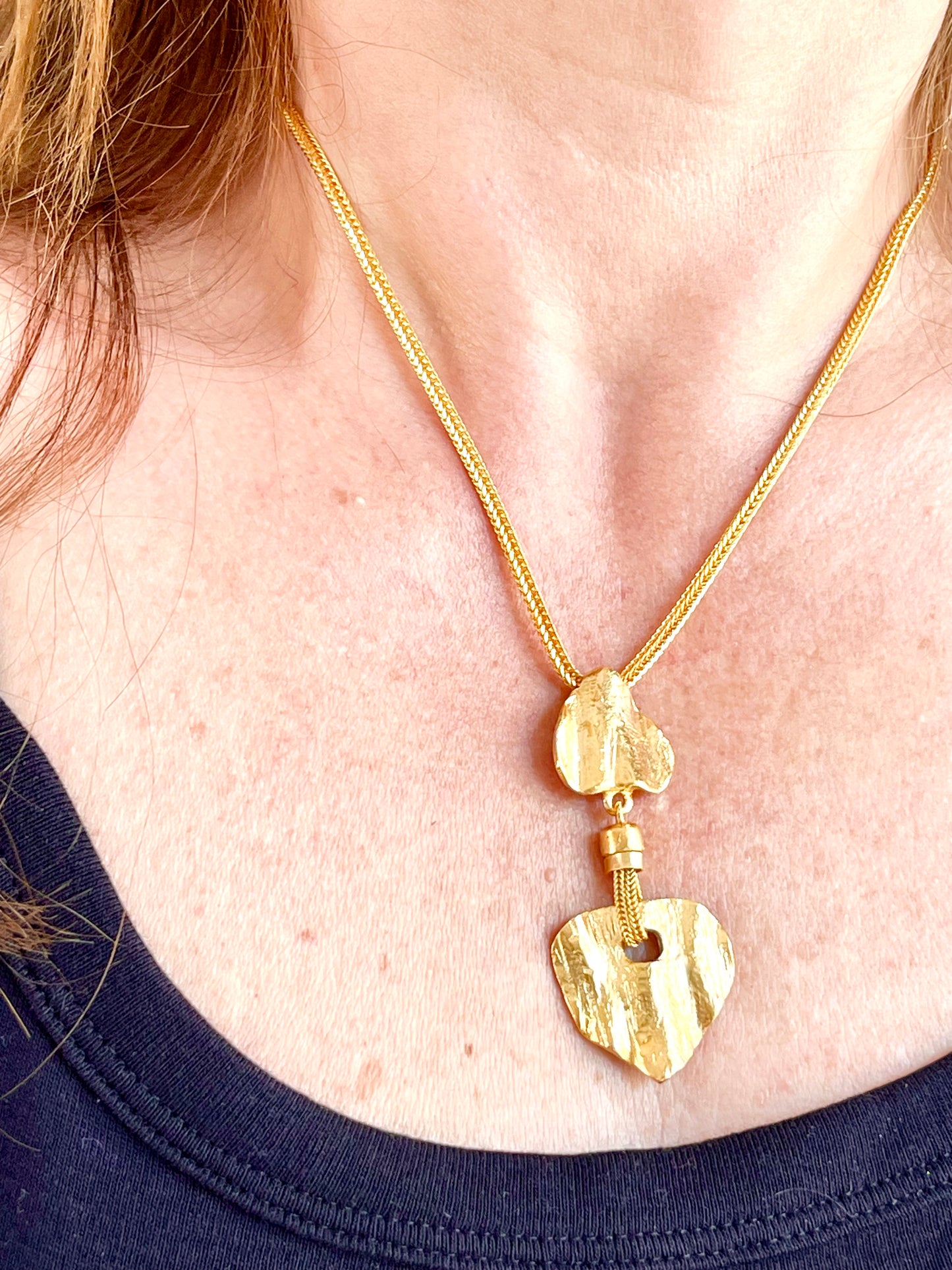 Collier pendentif vintage doré Yves Saint Laurent, style artistique, remis à neuf, 18 kg