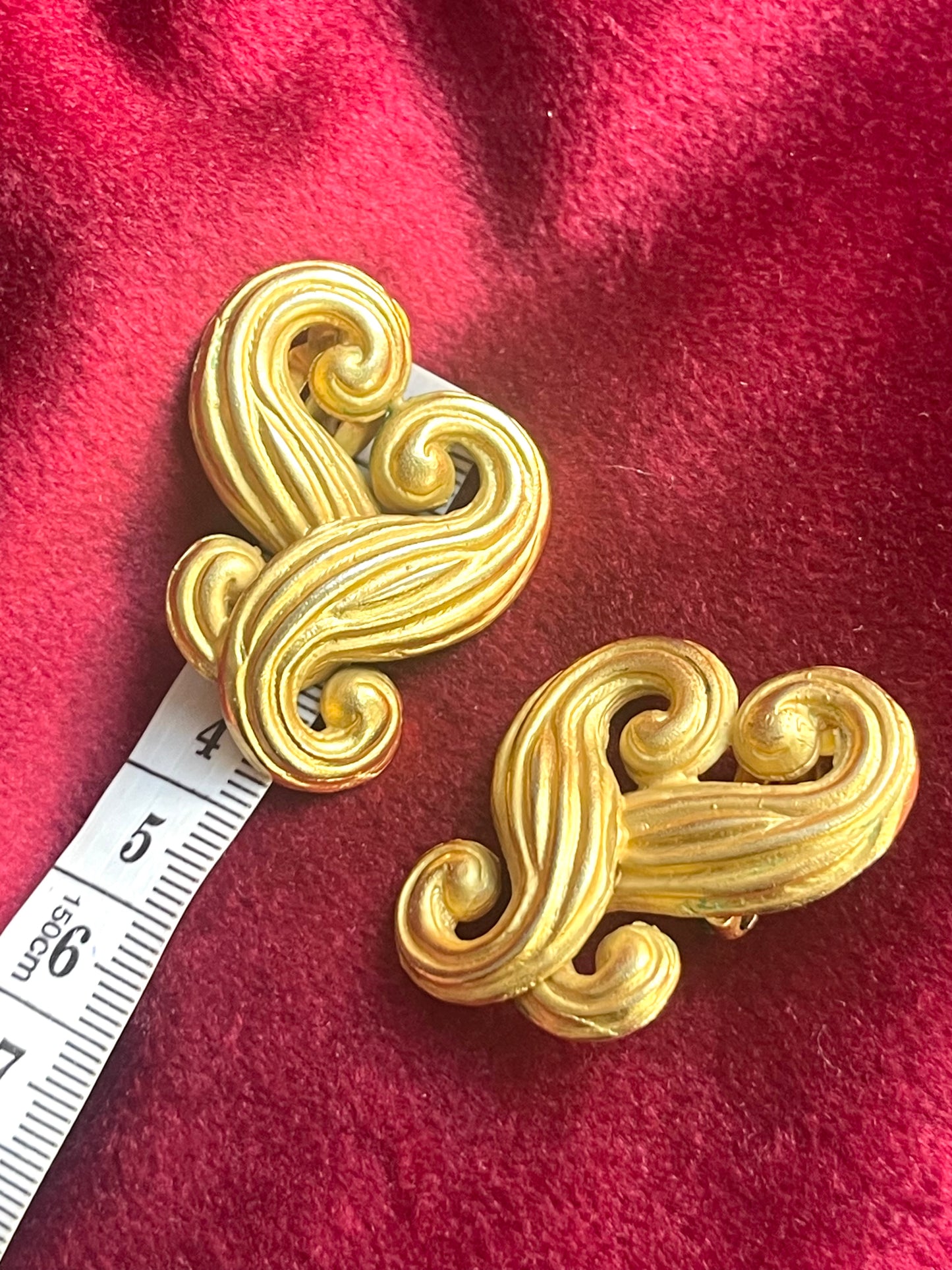 Vintage Nina Ricci Swirly Heart Earrings – 1990s