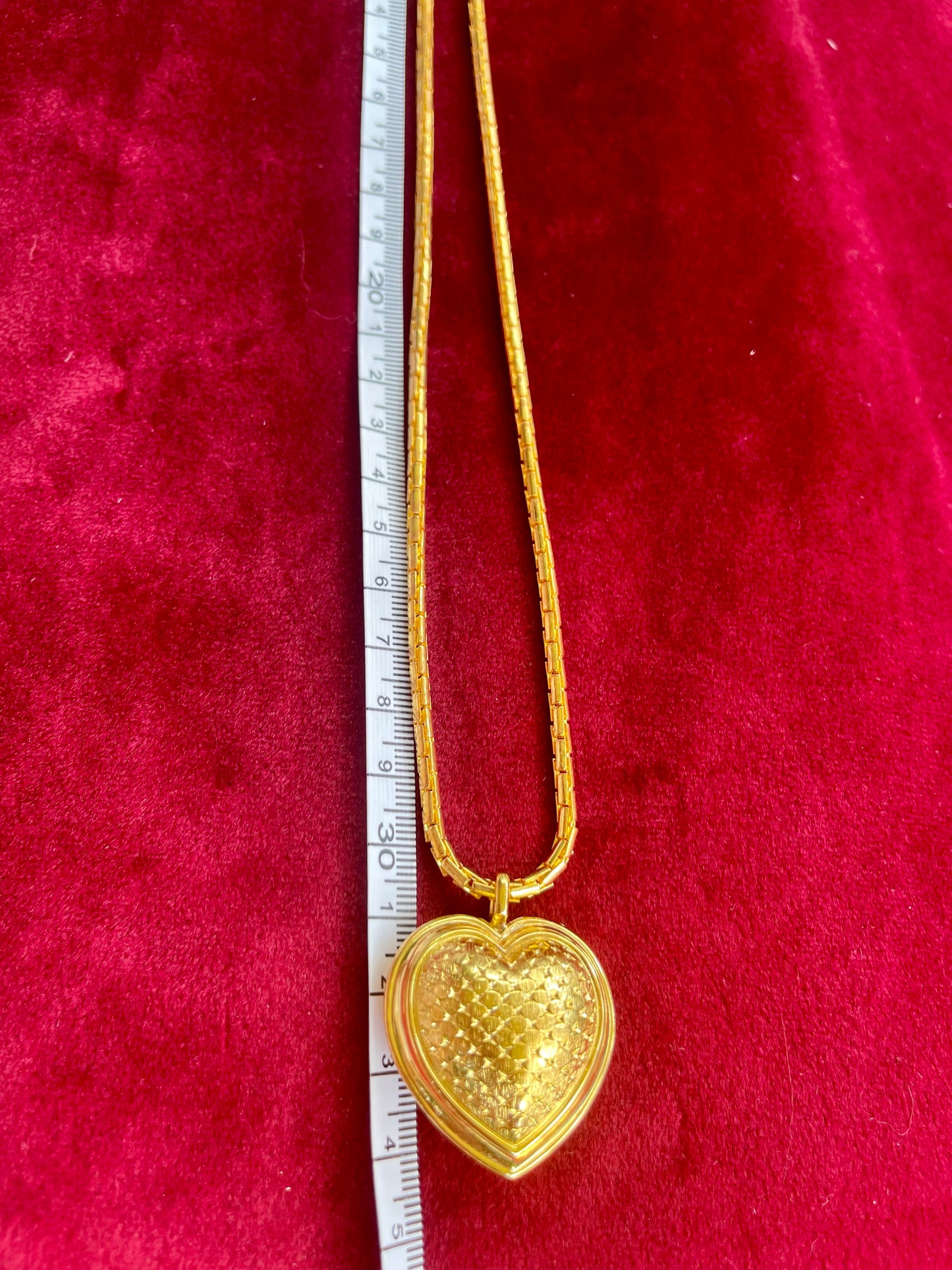 Collier long authentique Dior avec pendentif en forme de cœur vintage remis à neuf