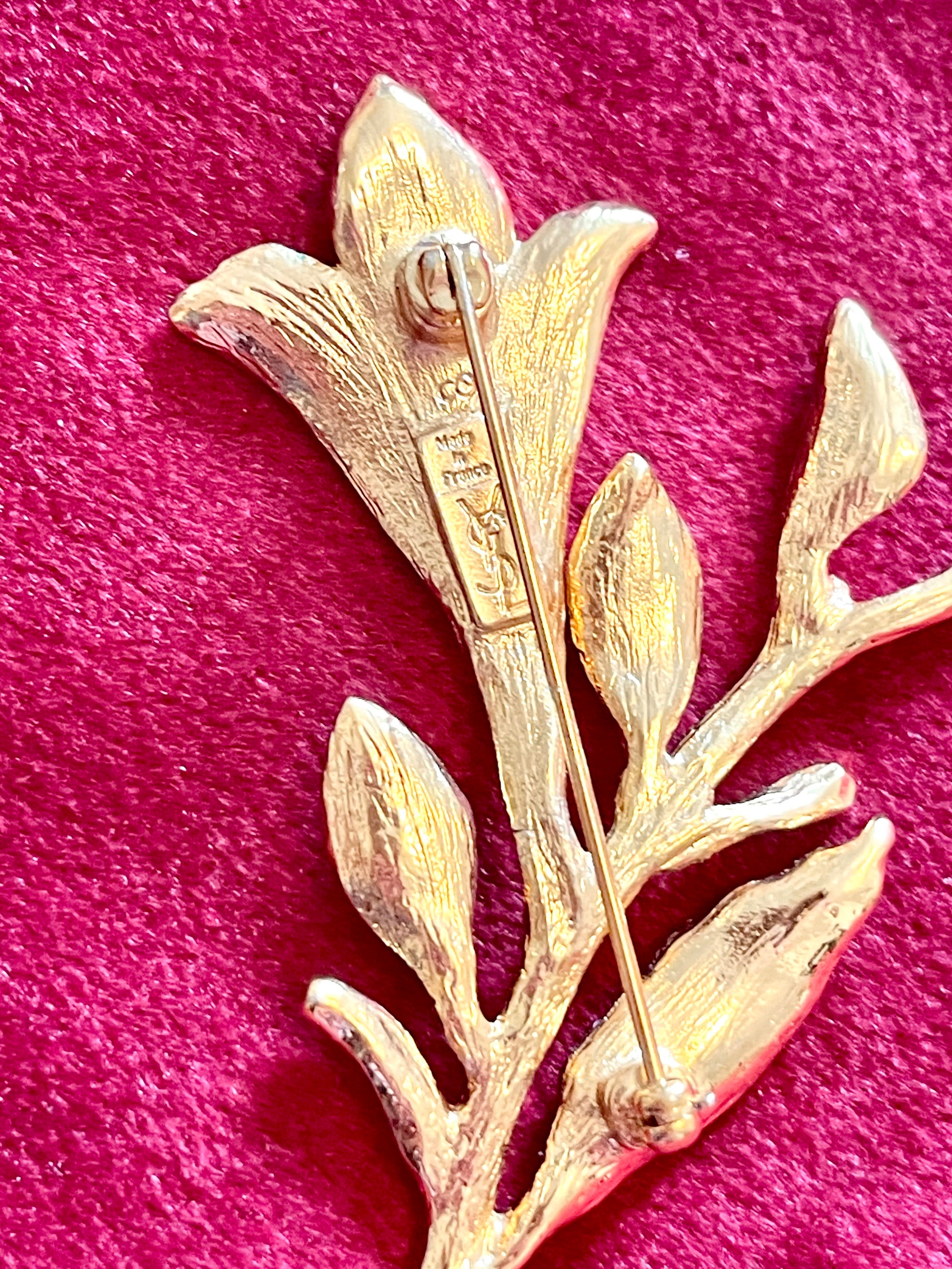 Rare Vintage GoldToned Floral Brooch – 1980s/90s Nature Inspired Collector’s Piece