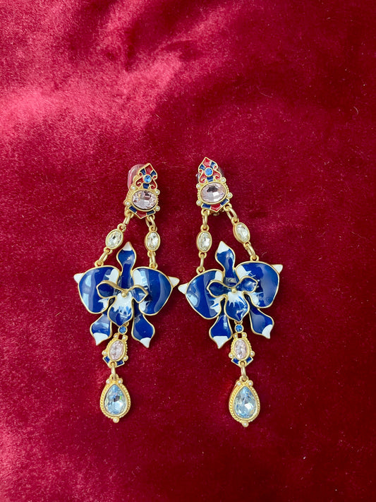 Boucles d'oreilles pendantes en métal avec fleur d'orchidée bleue