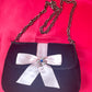 Clutch vintage modificado con broche de Yves Saint Laurent