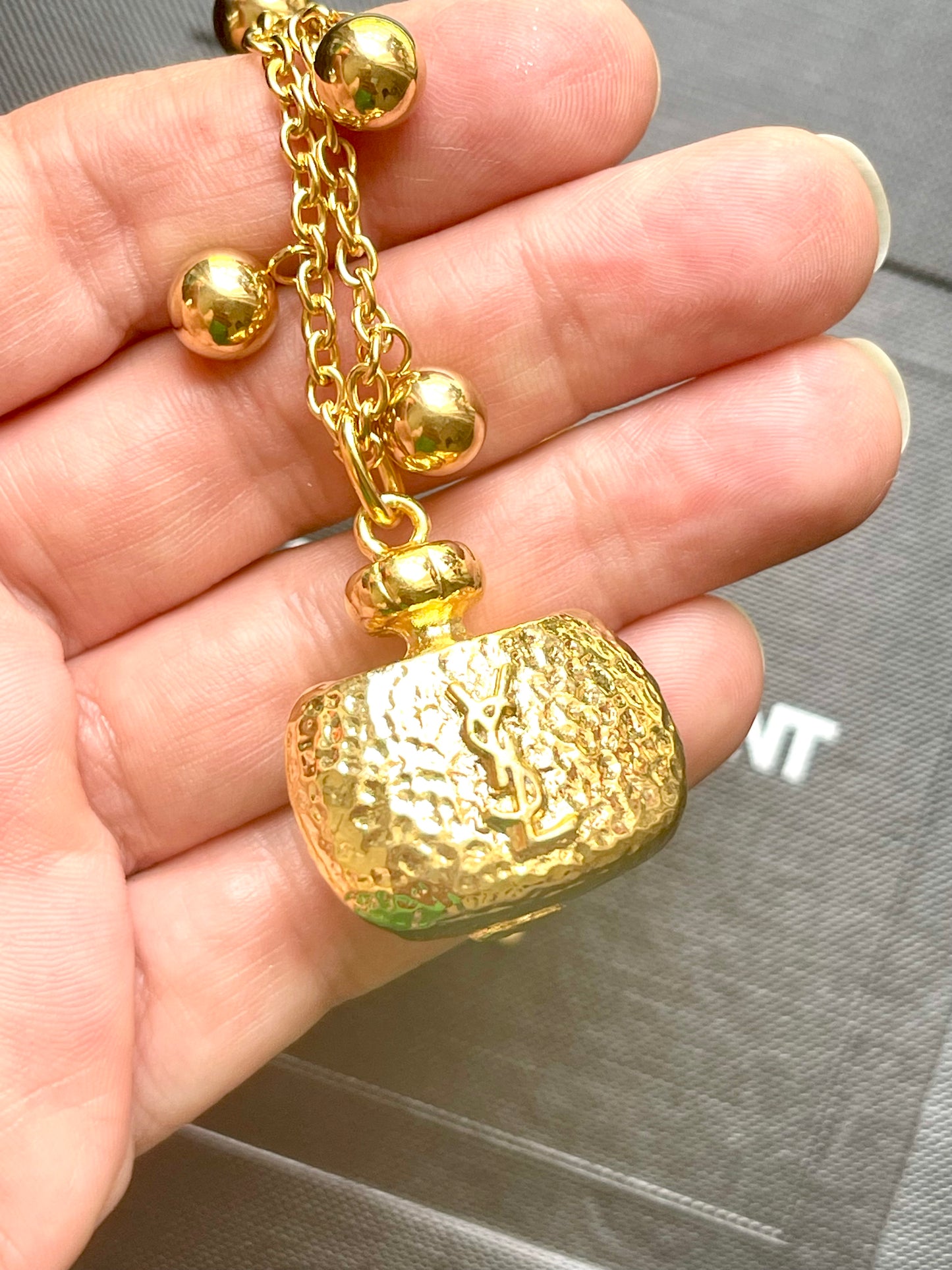 Pendentif Authentique Champagne Yves Saint Laurent Remis À Neuf Avec 18K