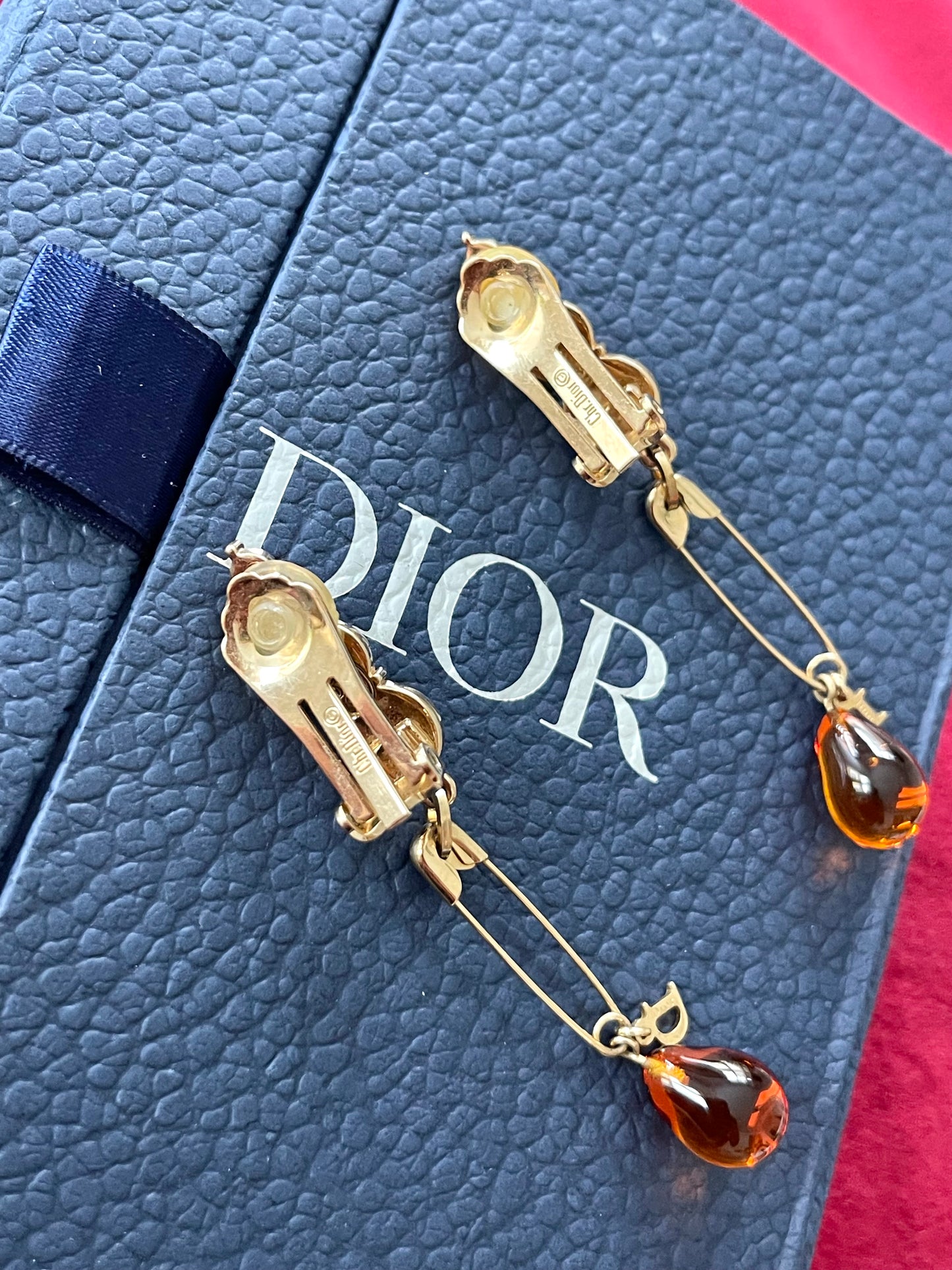 Boucles d'oreilles à épingles en or Dior