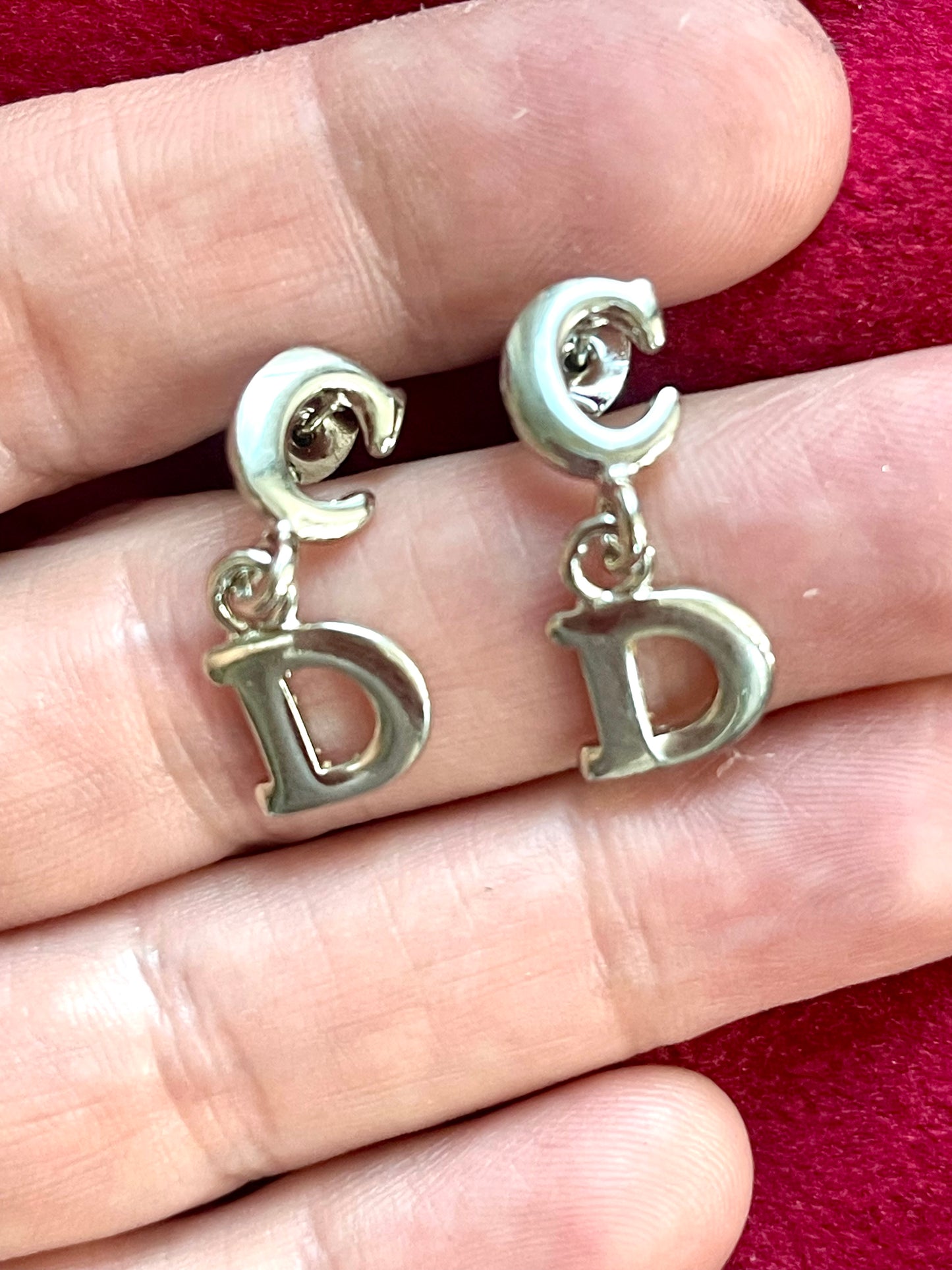 Pendientes vintage Christian Dior chapados en oro blanco de 18 kg