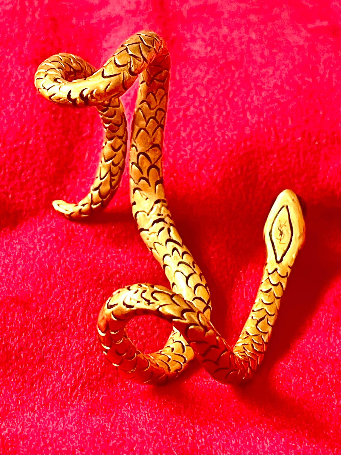 Brazalete con serpiente de Yves Saint Laurent, años 70