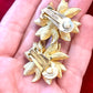 Boucles d'oreilles clips florales signées Orena Paris vintage, couleur or
