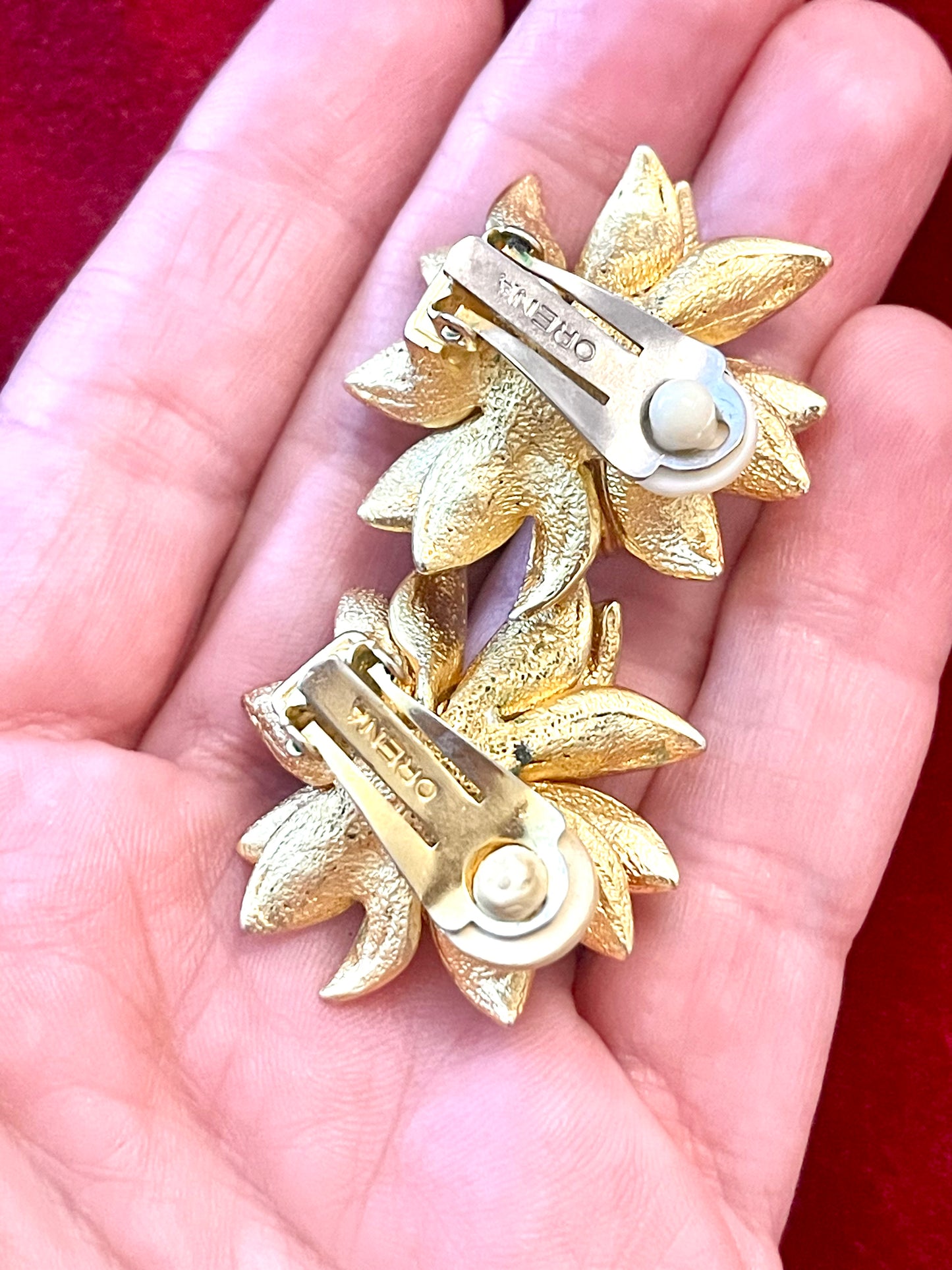 Boucles d'oreilles clips florales signées Orena Paris vintage, couleur or