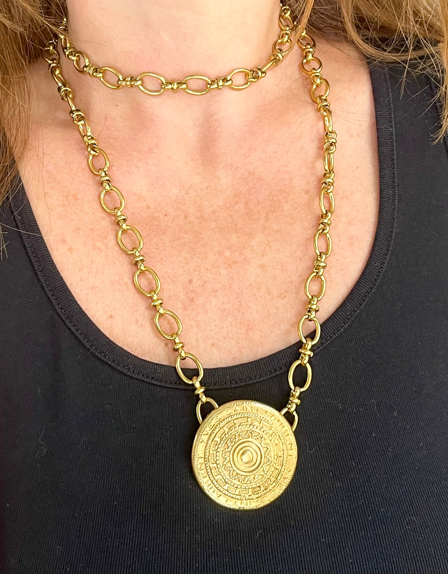 Collar de acero con porta bufandas vintage de Yves Saint Laurent: auténtica joyería reutilizada