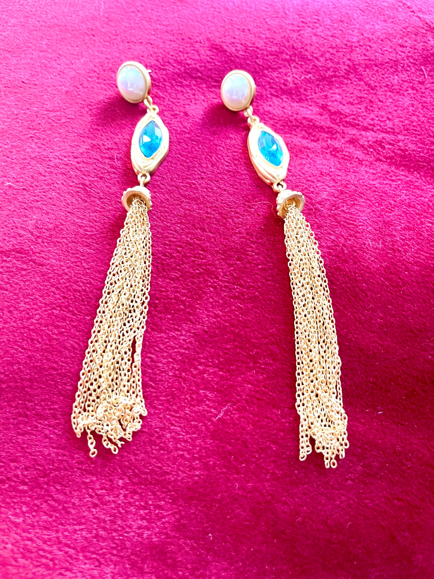 Boucles d'oreilles au design vintage avec cristaux de verre bleu plaqué or