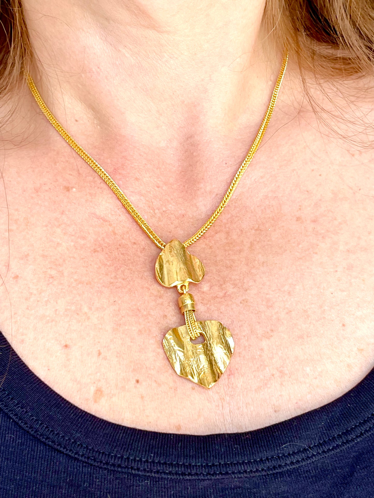 Collier pendentif vintage doré Yves Saint Laurent, style artistique, remis à neuf, 18 kg