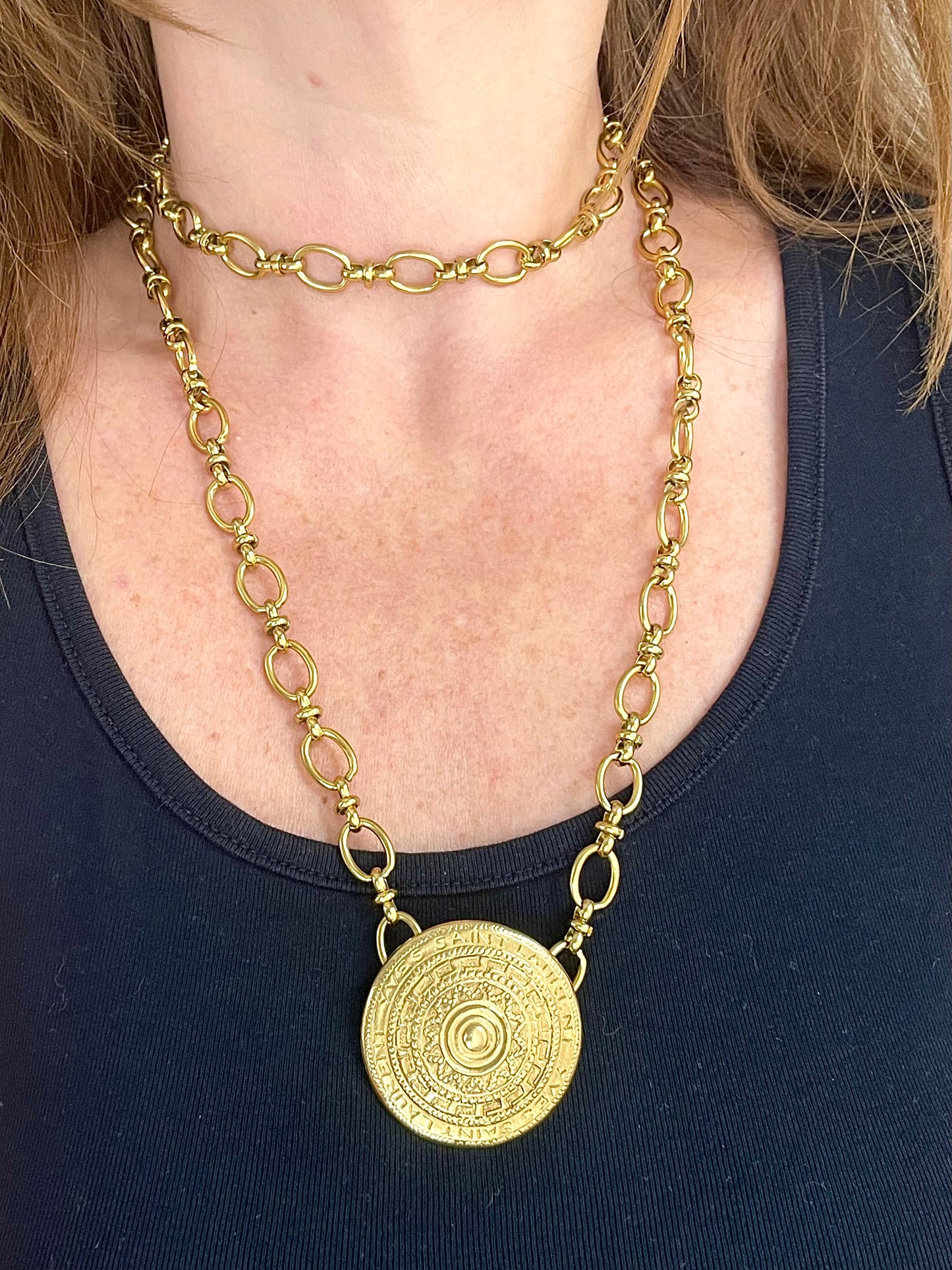 Collar de acero con porta bufandas vintage de Yves Saint Laurent: auténtica joyería reutilizada