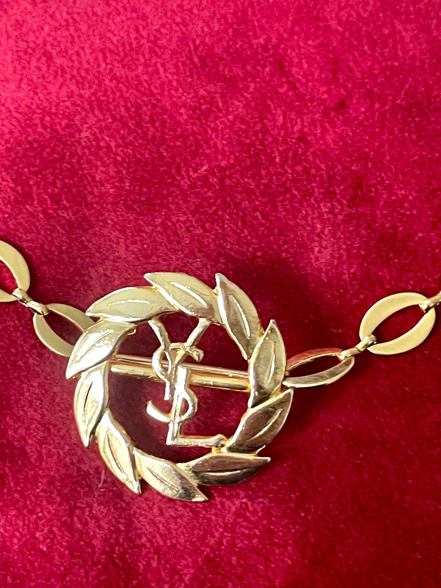 Pendentif porte-foulard vintage restauré 18 kg Yves Saint Laurent