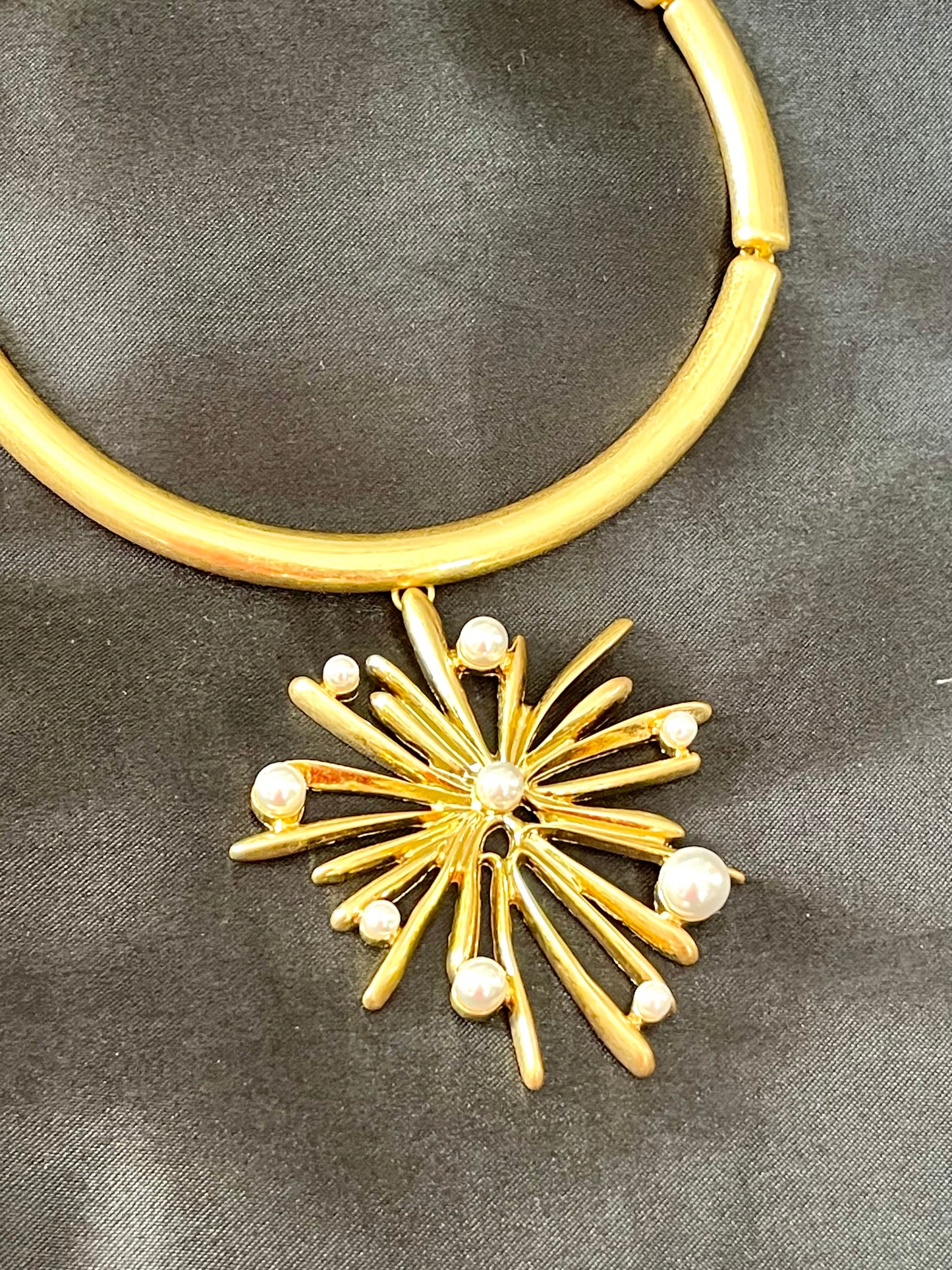 Abstract Snowflake Sun Design Necklace Inspired Oscar De La Renta