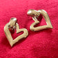 Pendientes Arty Hearts raros bañados en oro blanco