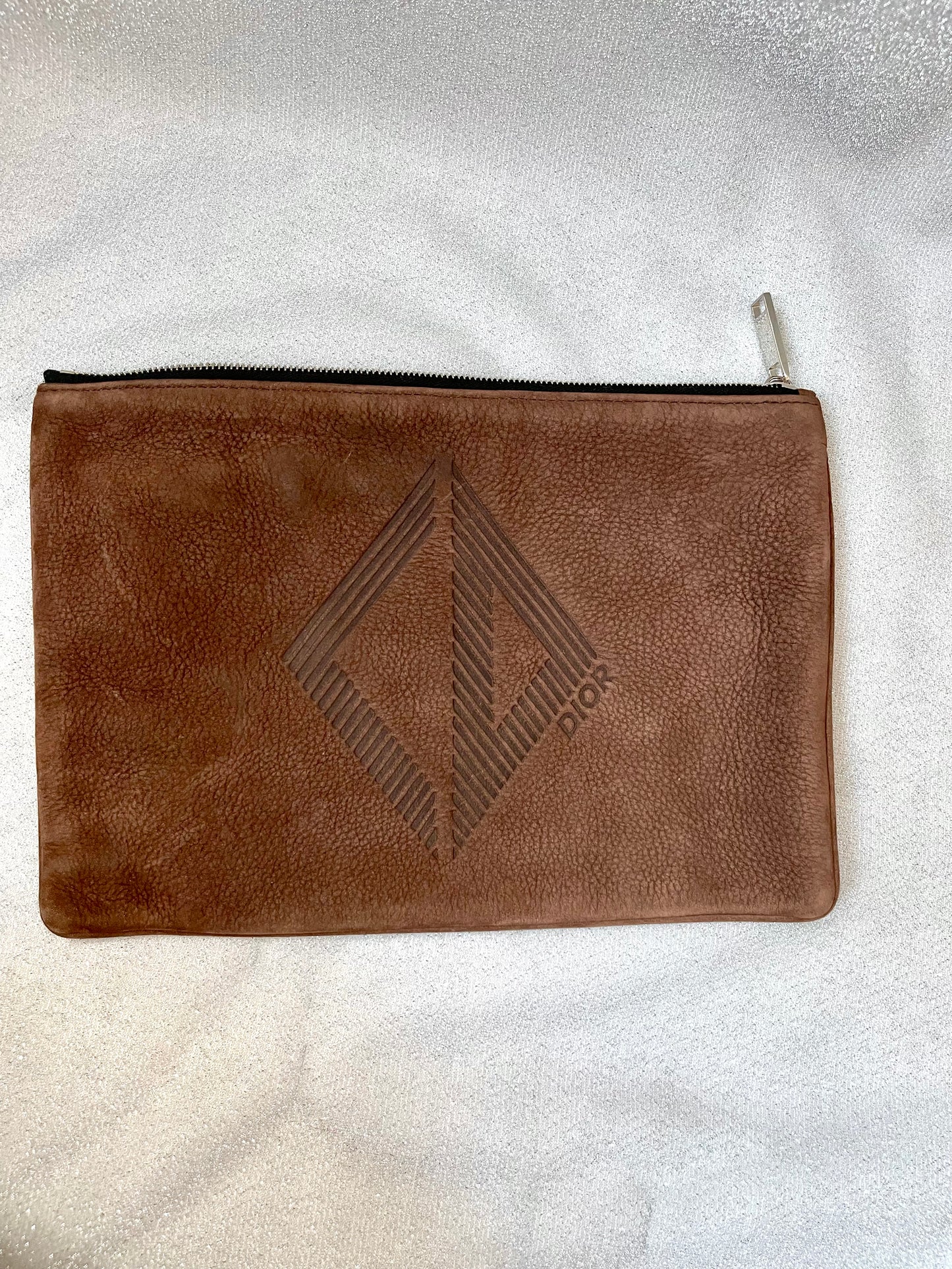 Pochette Dior en daim marron