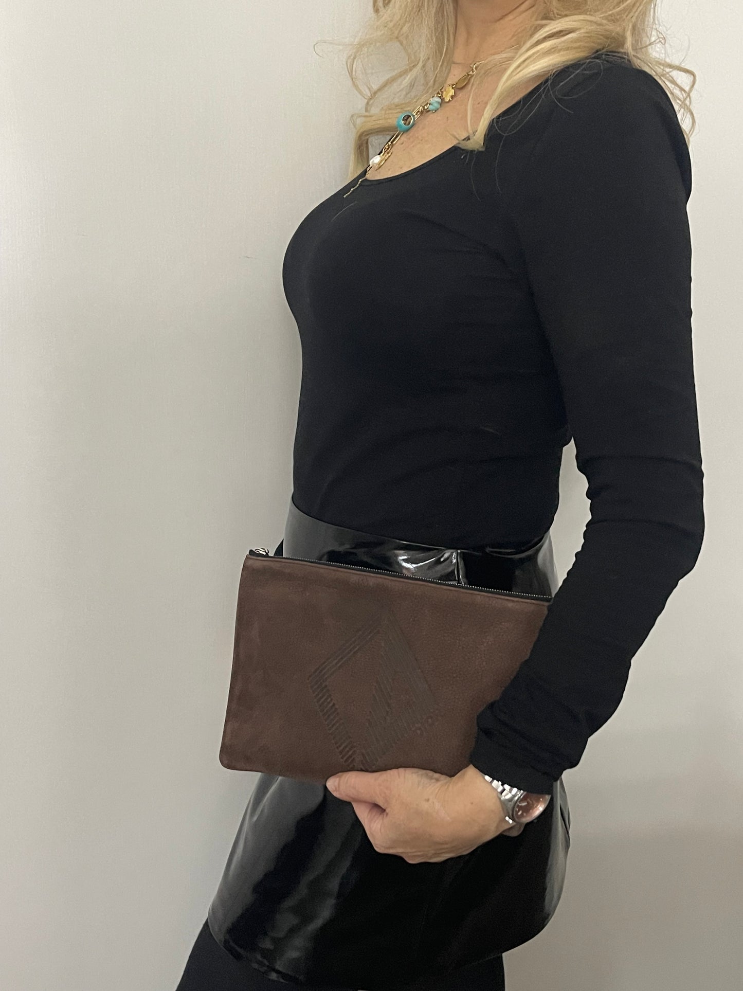 Pochette Dior en daim marron