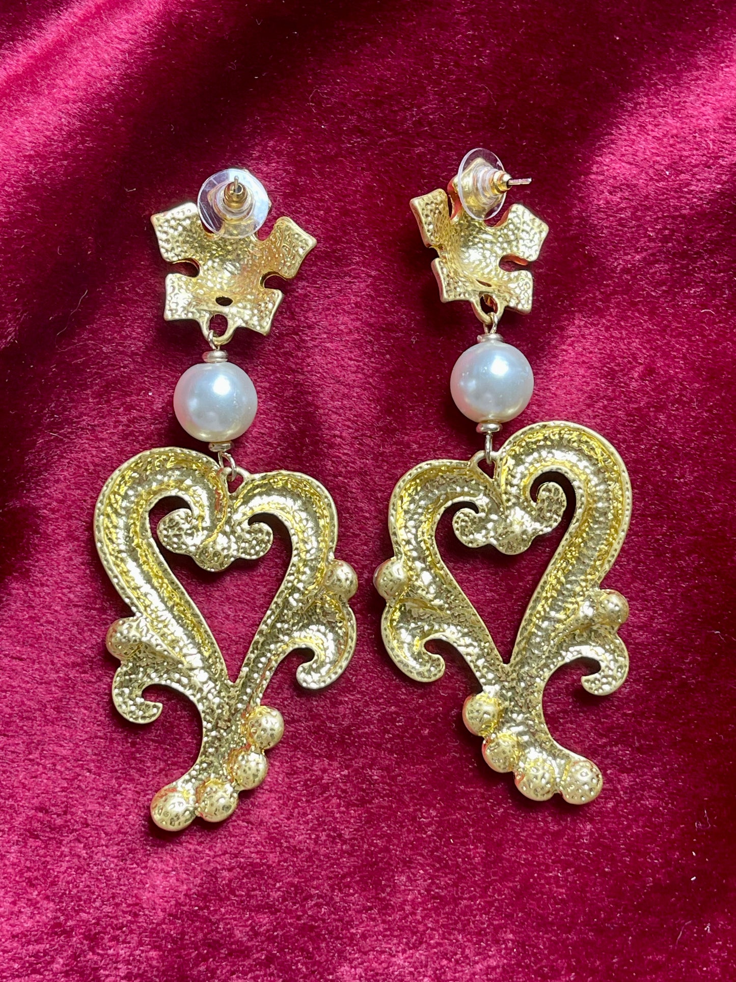 Pendientes de perlas de imitación de corazón dorado Art Nouveau con diseño llamativo vintage