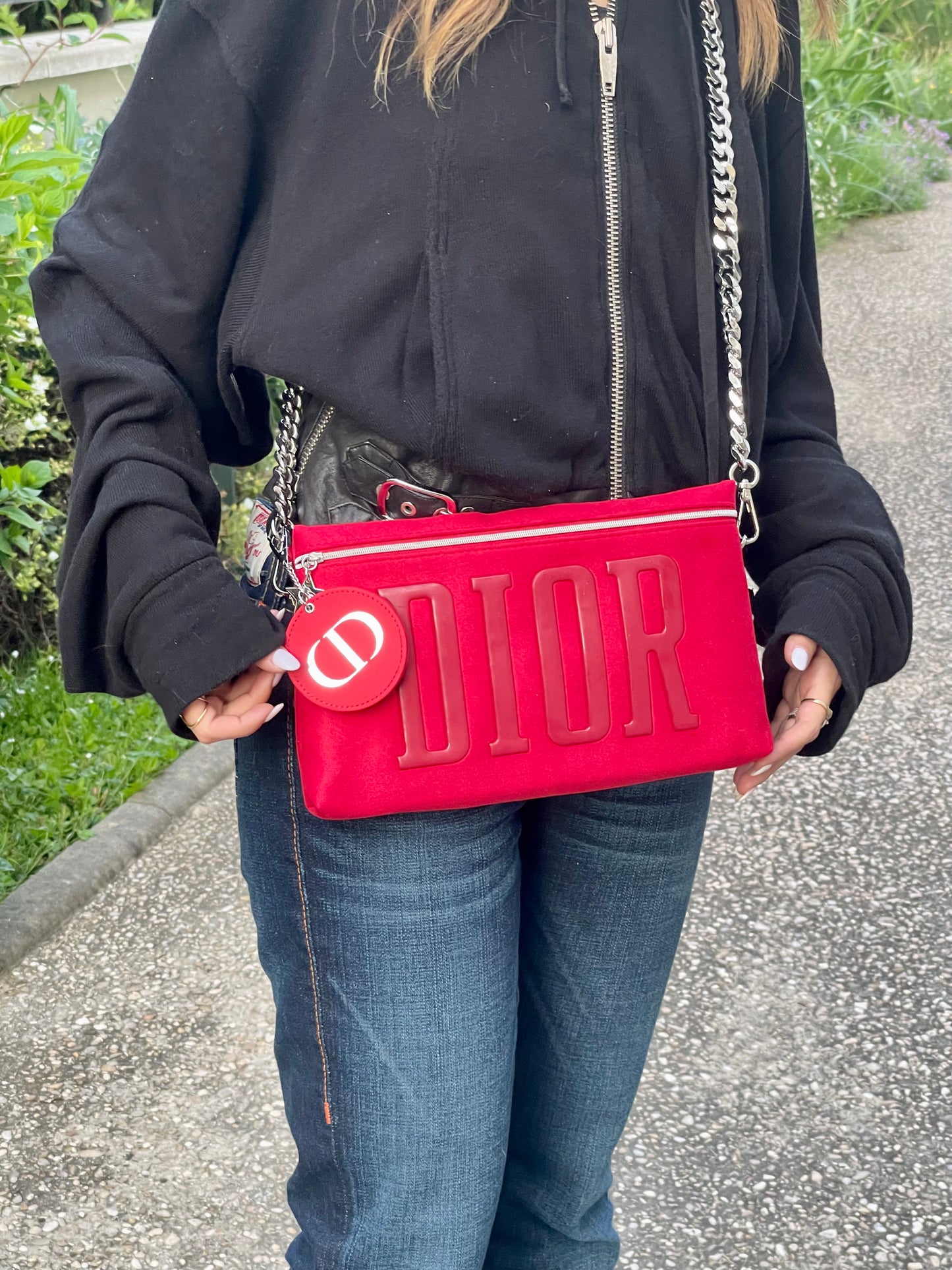 Pochette Dior en velours rouge upcyclé